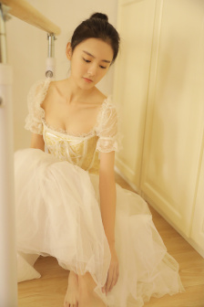 云缨去衣服的图片